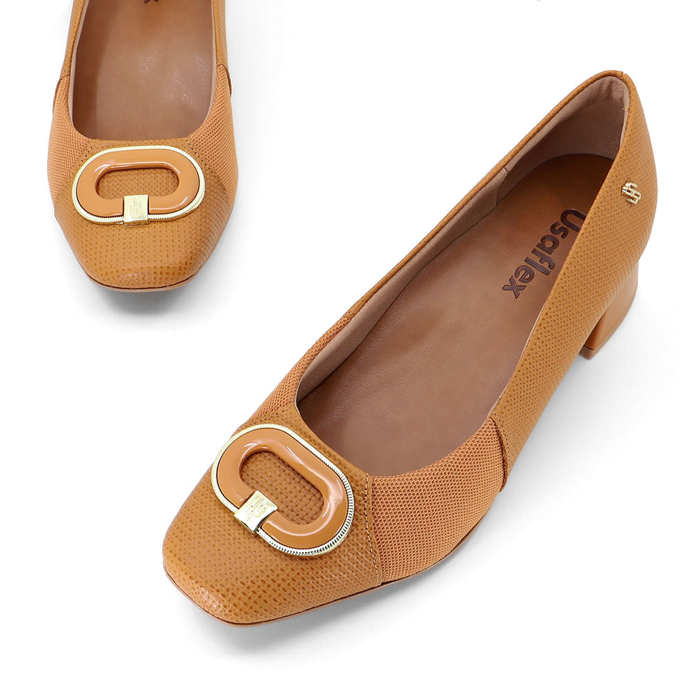 Scarpin Marrom Salto Bloco Couro Tressê Monograma